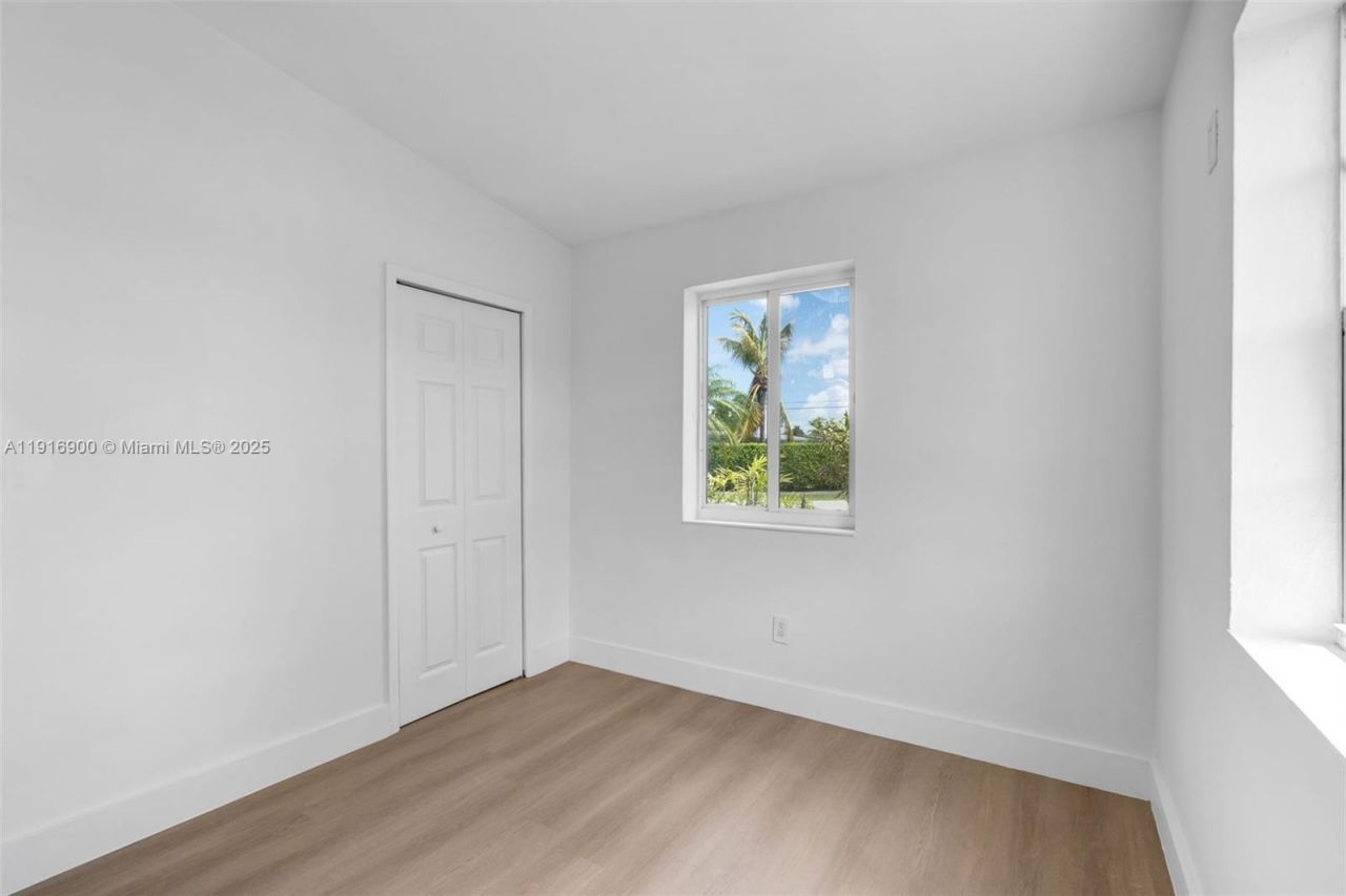 11030 SW 42 St, Miami, FL 33165 Photo