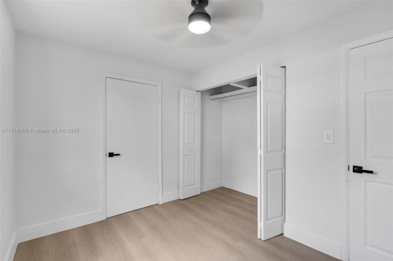 11030 SW 42 St, Miami, FL 33165 Photo