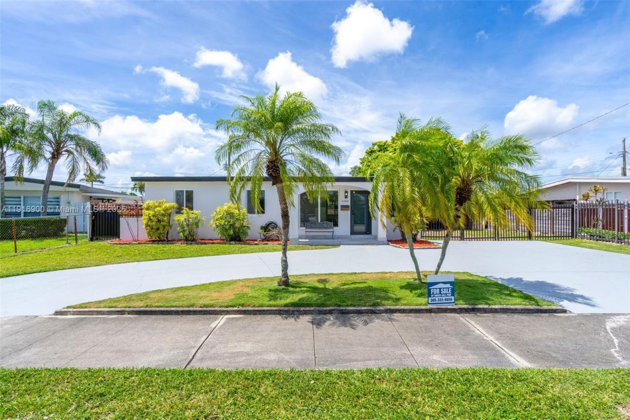 11030 SW 42 St, Miami, FL 33165 Photo