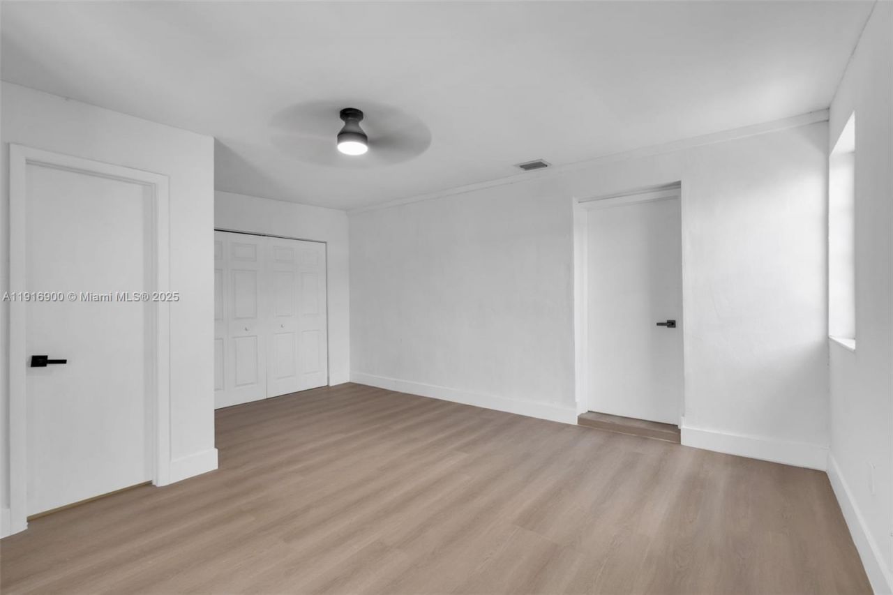 11030 SW 42 St, Miami, FL 33165 Photo