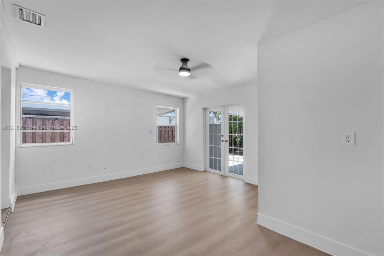 11030 SW 42 St, Miami, FL 33165 Photo