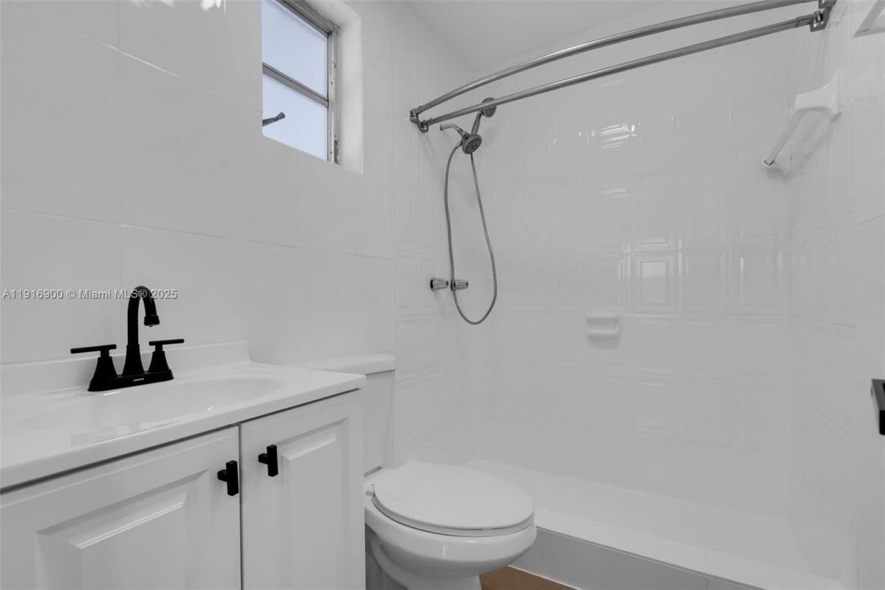 11030 SW 42 St, Miami, FL 33165 Photo