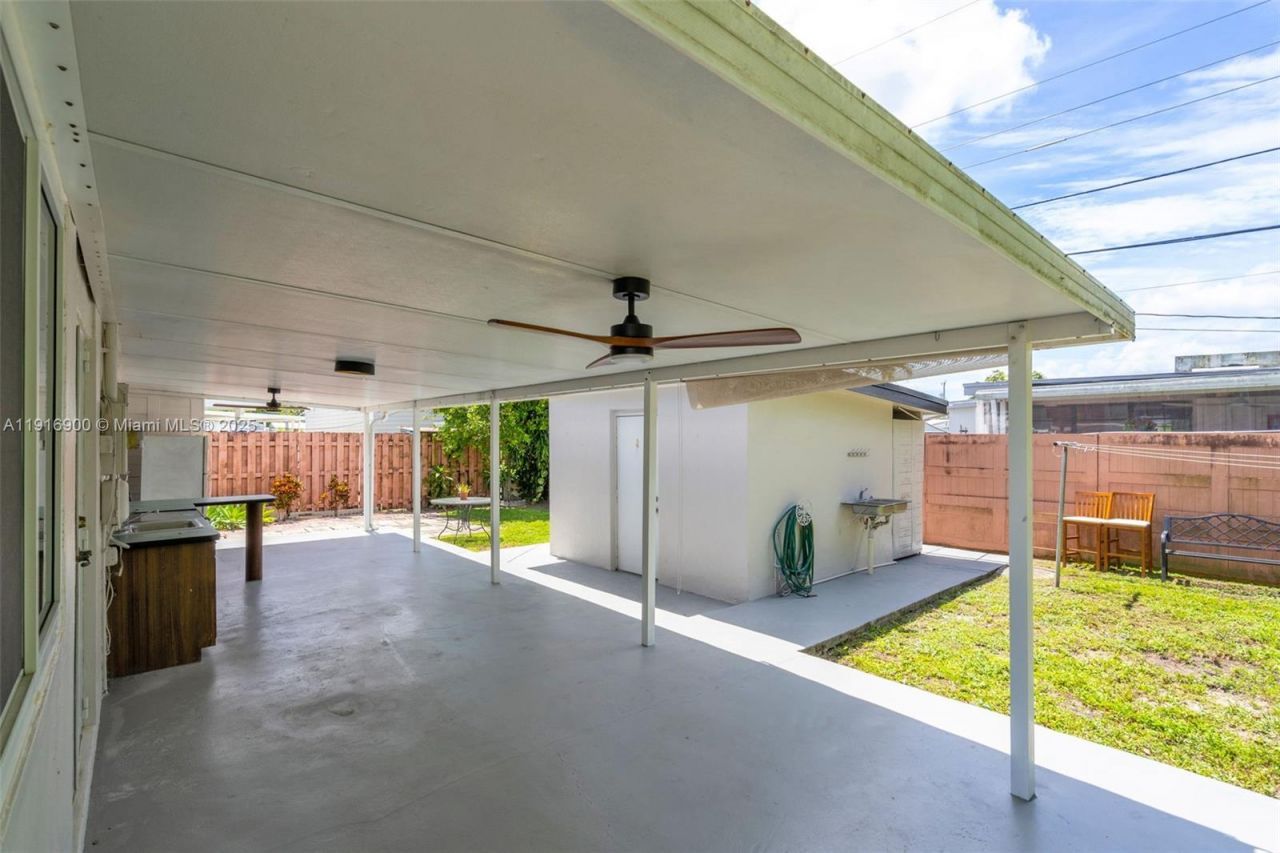 11030 SW 42 St, Miami, FL 33165 Photo