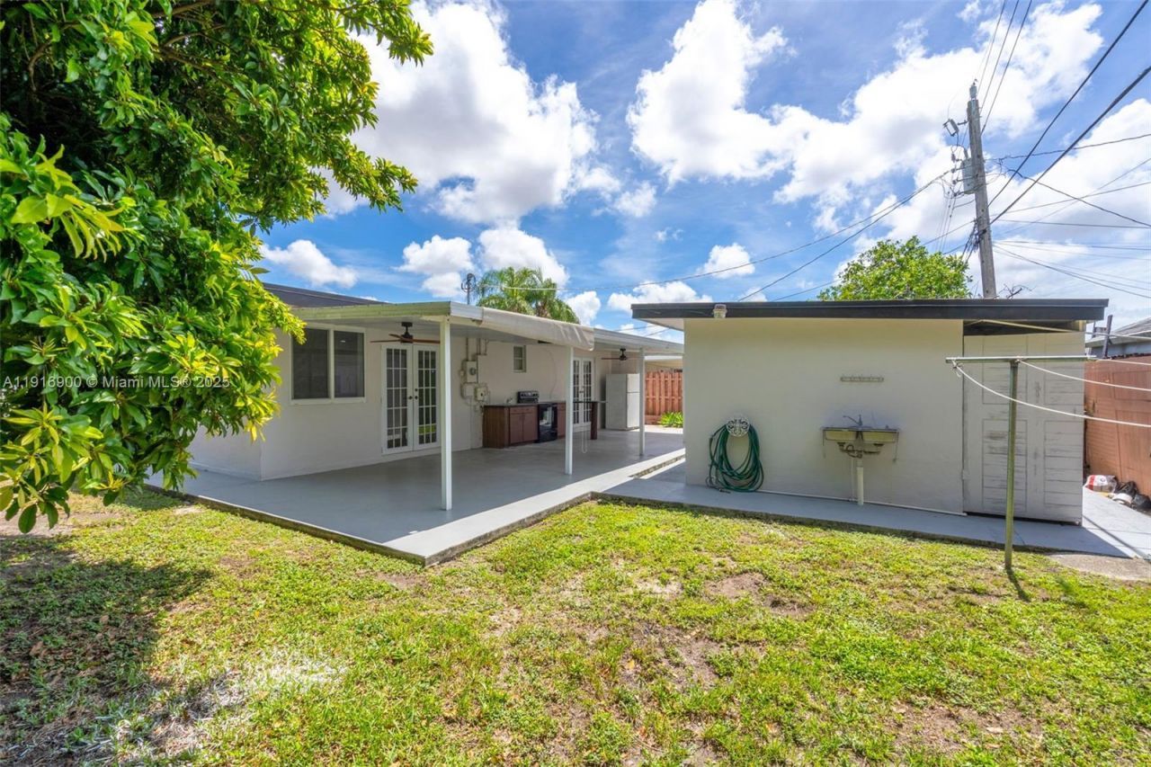 11030 SW 42 St, Miami, FL 33165 Photo