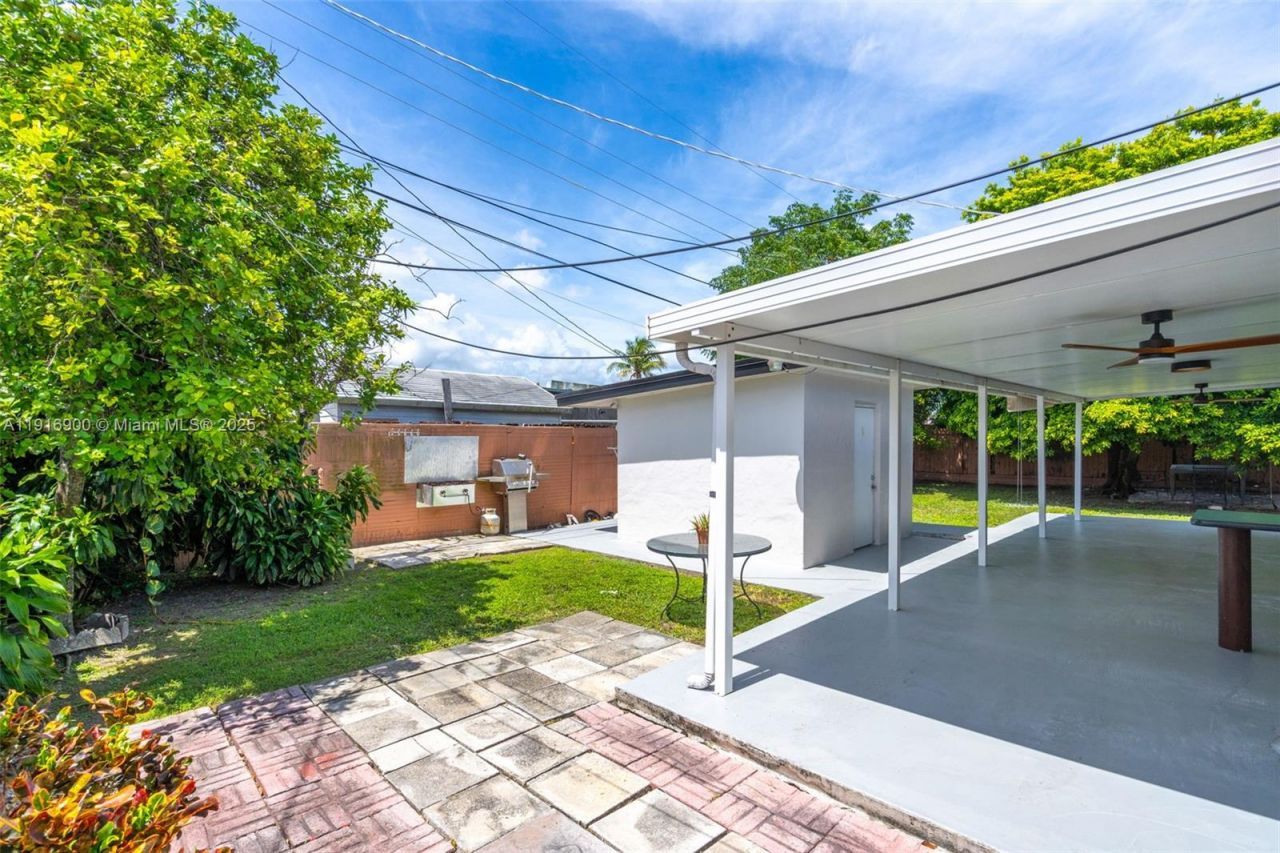 11030 SW 42 St, Miami, FL 33165 Photo