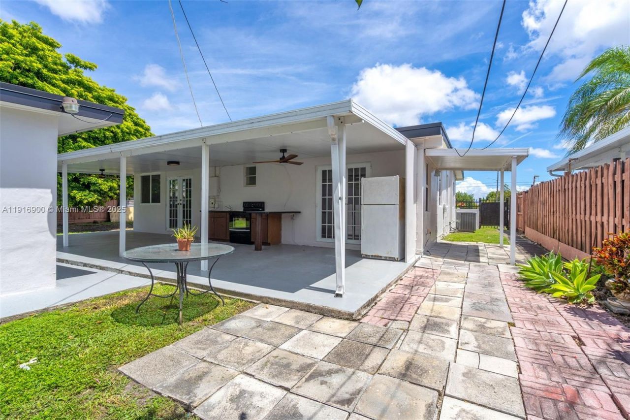 11030 SW 42 St, Miami, FL 33165 Photo