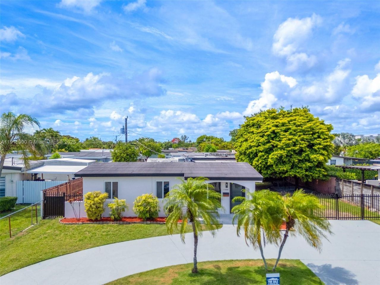 11030 SW 42 St, Miami, FL 33165 Photo