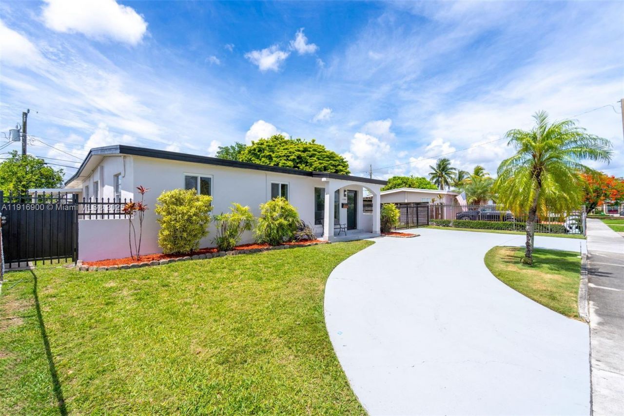 11030 SW 42 St, Miami, FL 33165 Photo