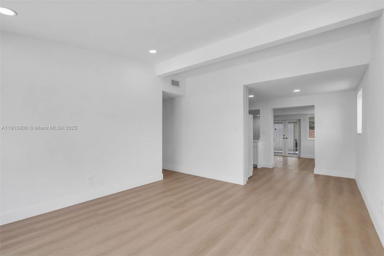 11030 SW 42 St, Miami, FL 33165 Photo