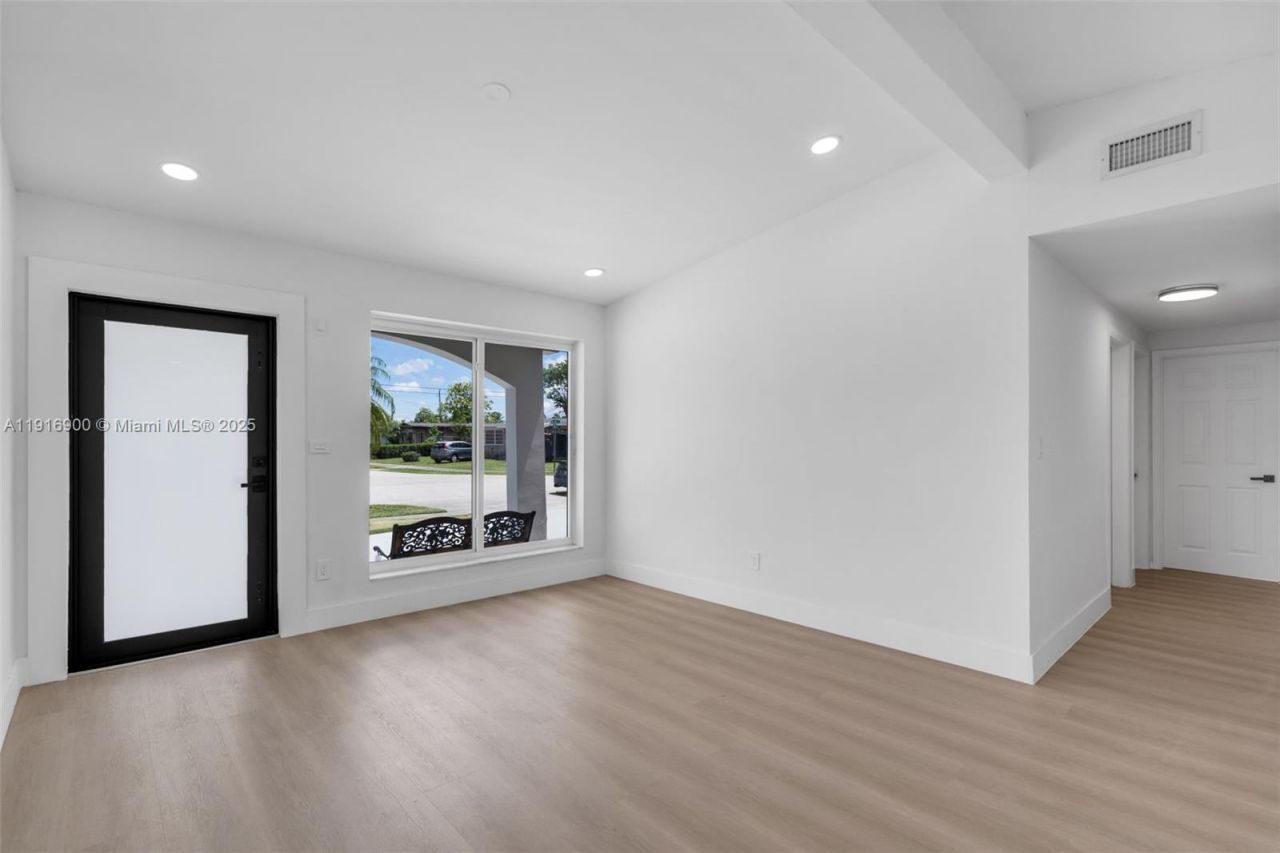 11030 SW 42 St, Miami, FL 33165 Photo