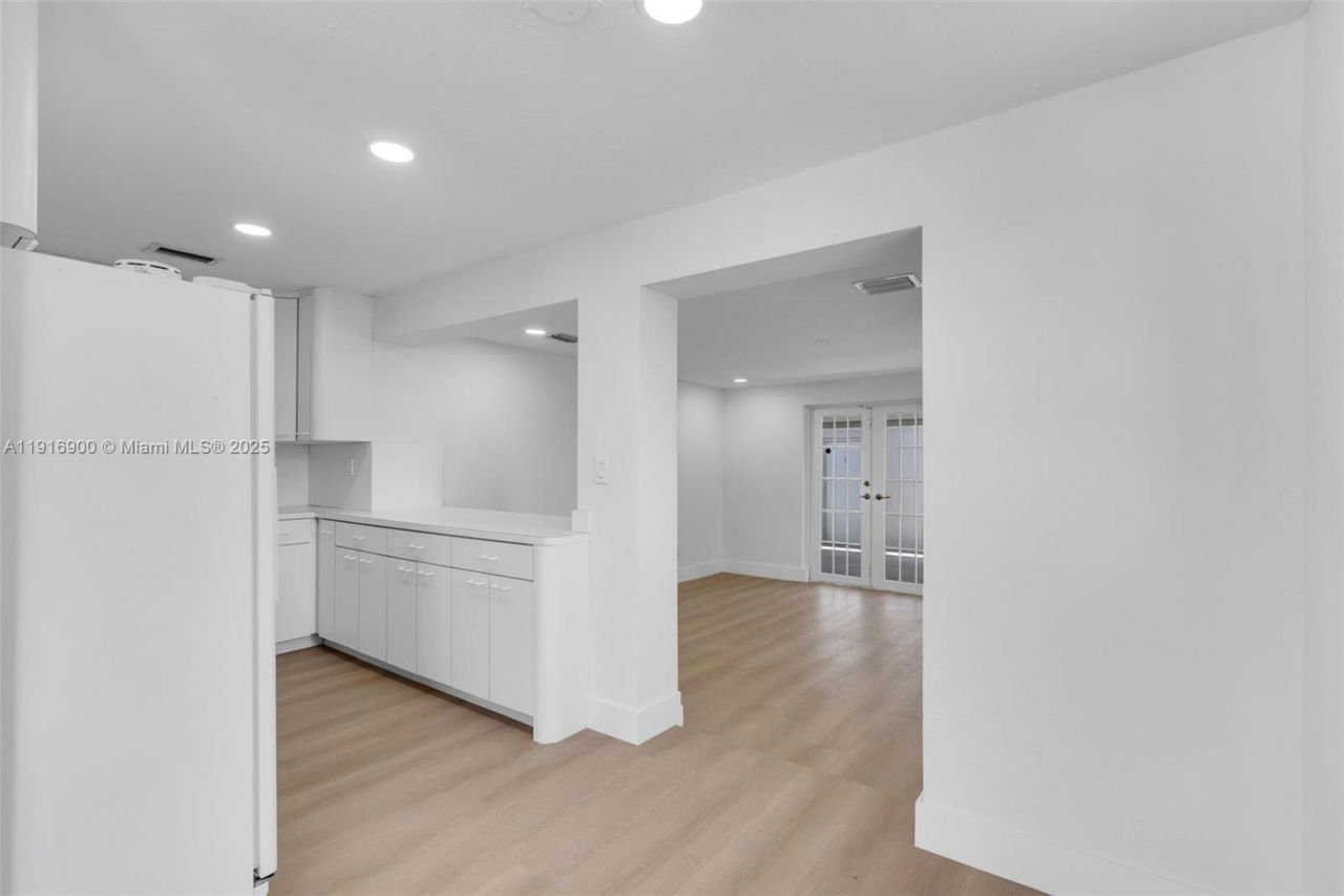 11030 SW 42 St, Miami, FL 33165 Photo