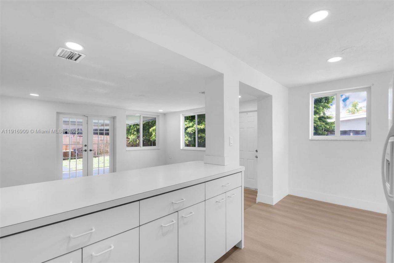 11030 SW 42 St, Miami, FL 33165 Photo