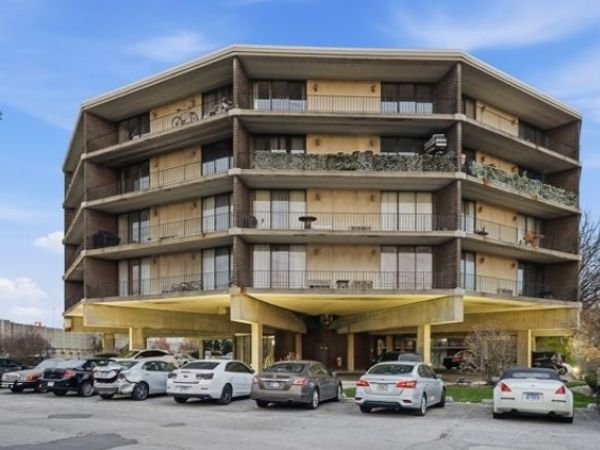 2304 Holiday Terrace, Unit 505, Lansing, IL 60438