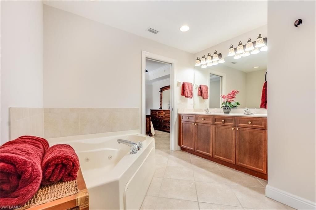 10060 Lake Cove Dr, Unit 202, Fort Myers, FL 33908 Photo