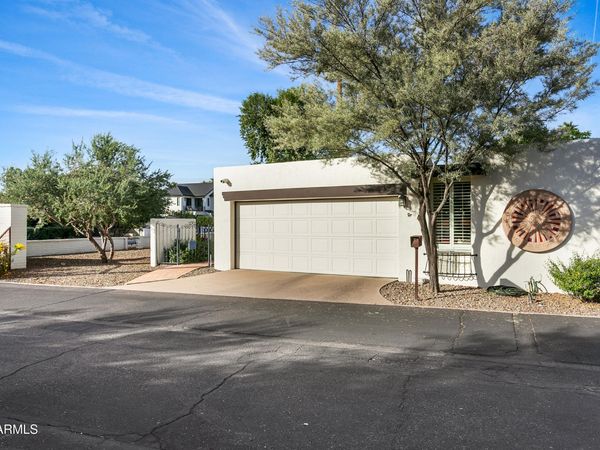 4822 E EARLL Drive, Phoenix, AZ 85018