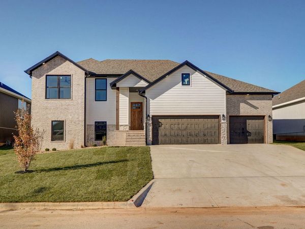 2937 W Teton Drive, Springfield, MO 65810