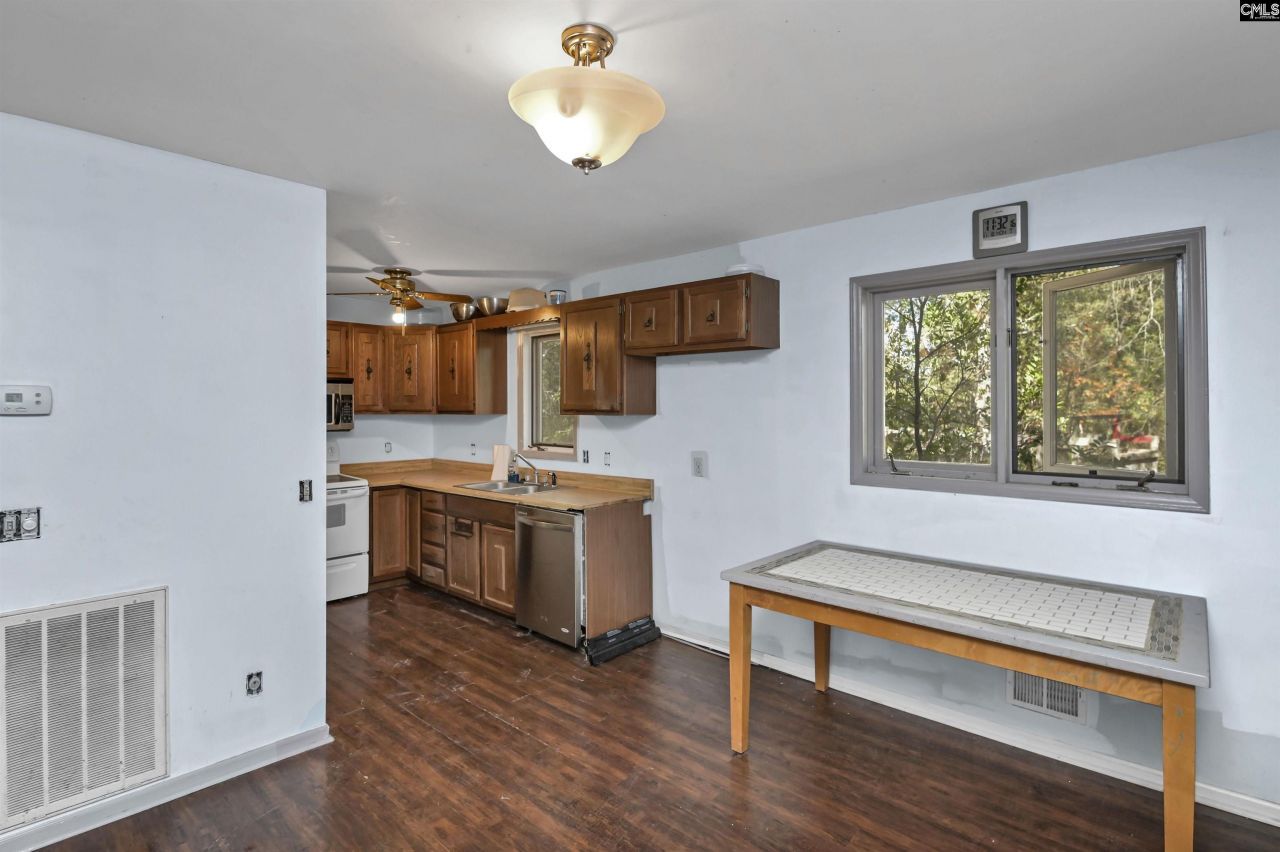 331 Langford Road Photo 10