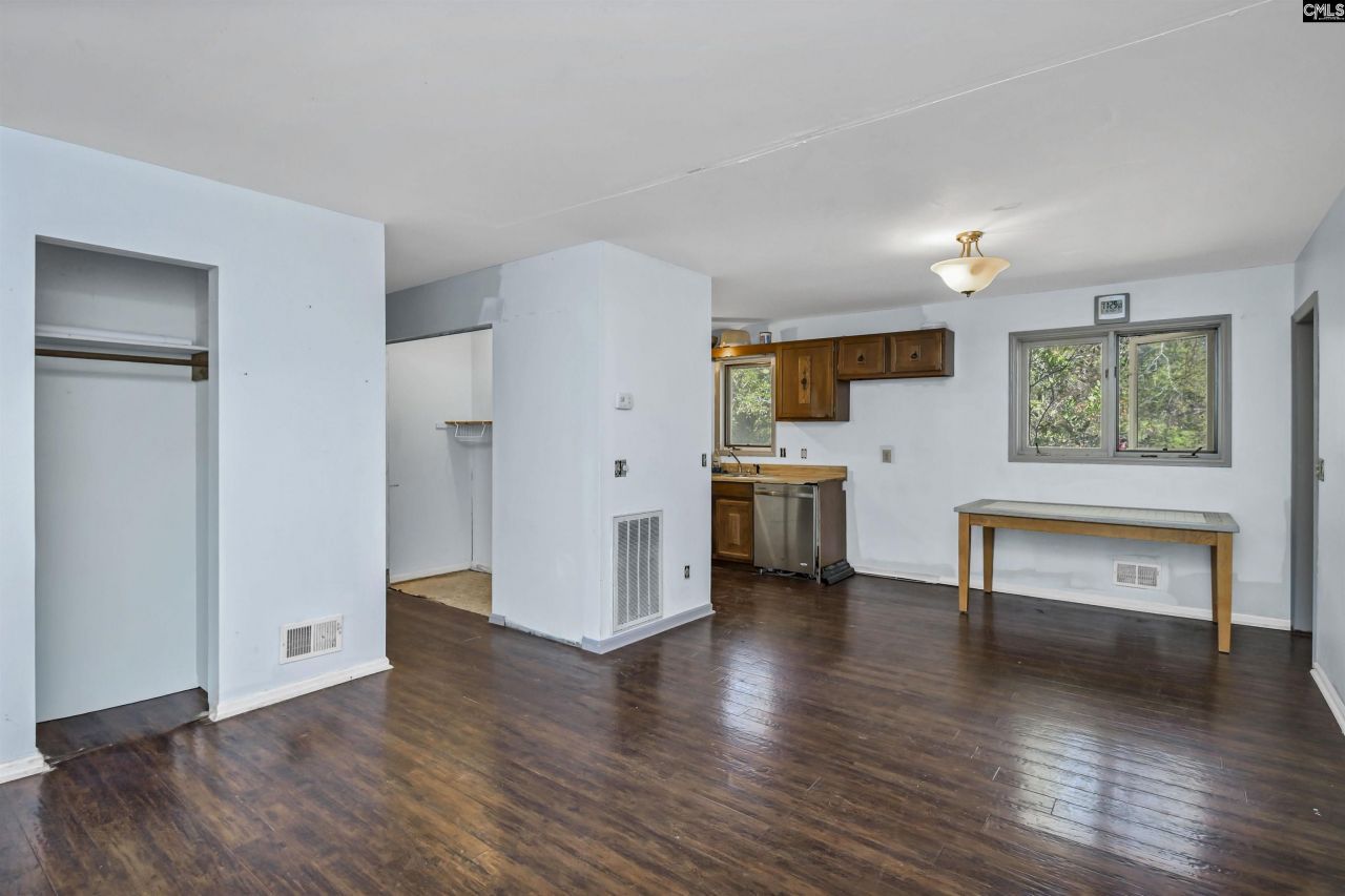 331 Langford Road Photo 5