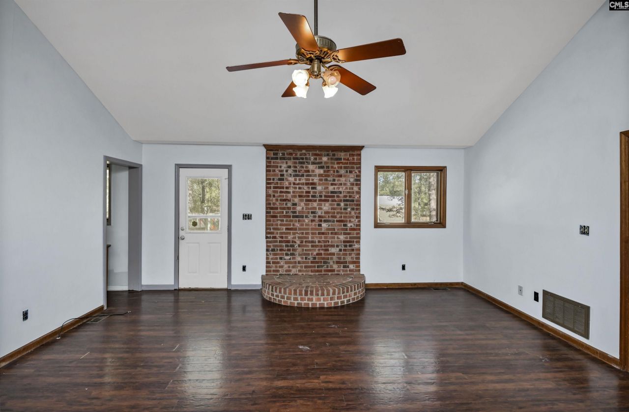 331 Langford Road Photo 7