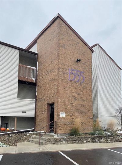 1555 W Pond Drive, Meridian Township, MI 48864 Main Photo