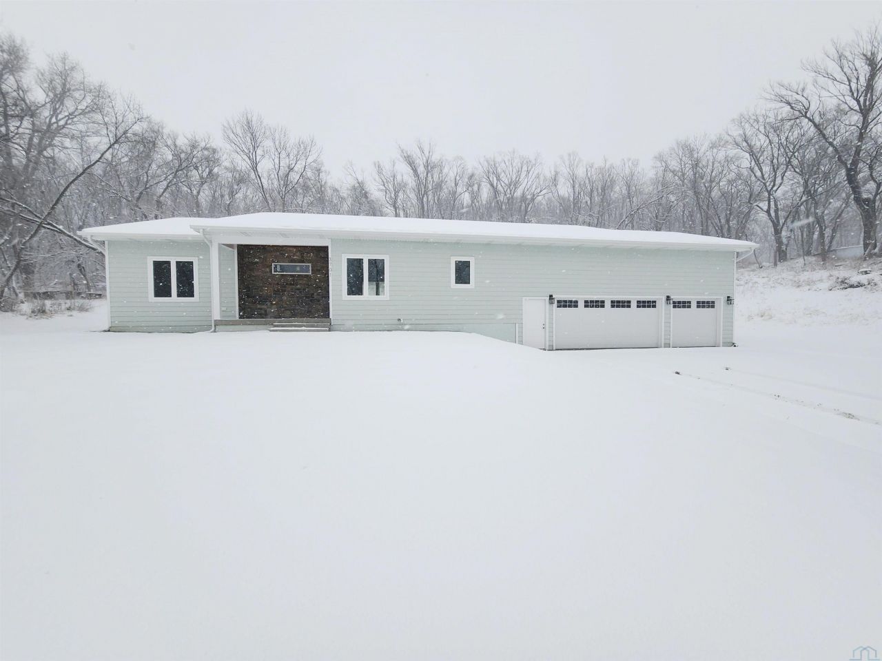 3701 Seattle Ave, Sioux City, IA 51103 Main Photo