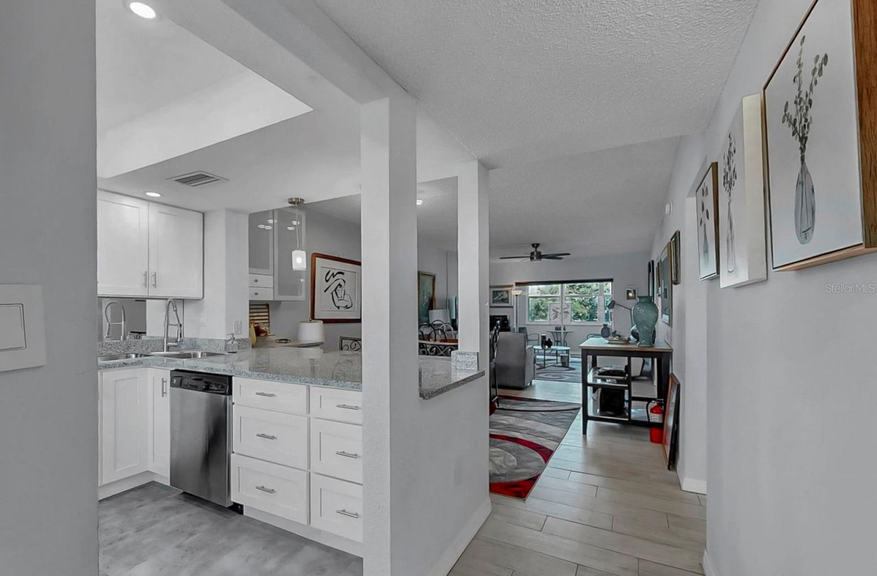 7321 Central Avenue, Unit 307, Saint Petersburg, FL 33710 Photo