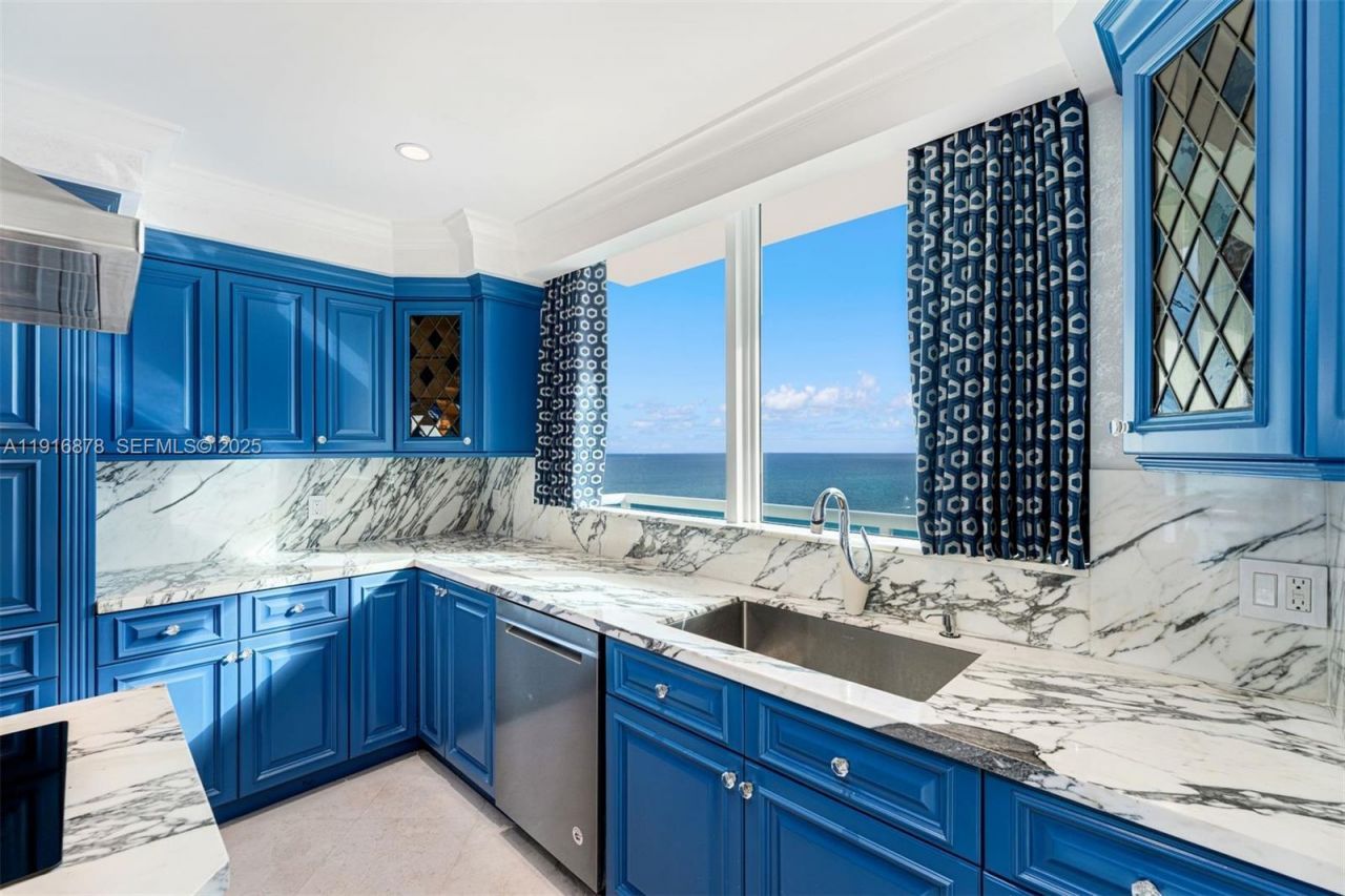 5025 Collins Ave, Unit PH-1, Miami Beach, FL 33140 Photo