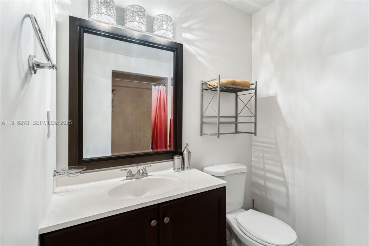 5025 Collins Ave, Unit PH-1, Miami Beach, FL 33140 Photo