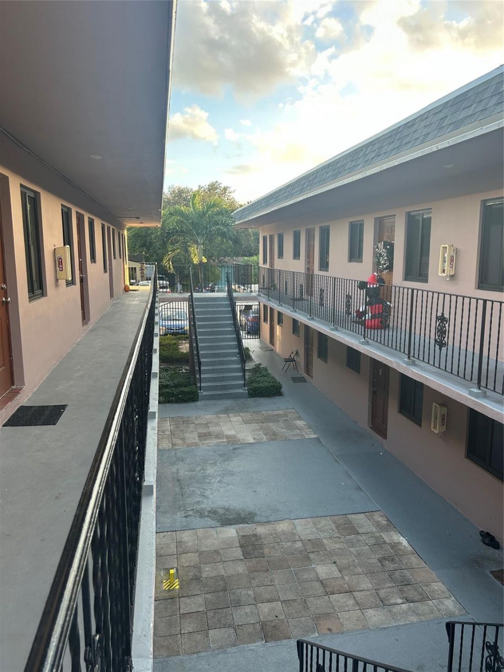 2545 Taft Street, Unit 208, Hollywood, FL 33020 Photo