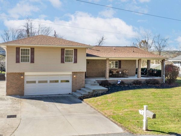 8 Alicia Street, Westover, WV 26501