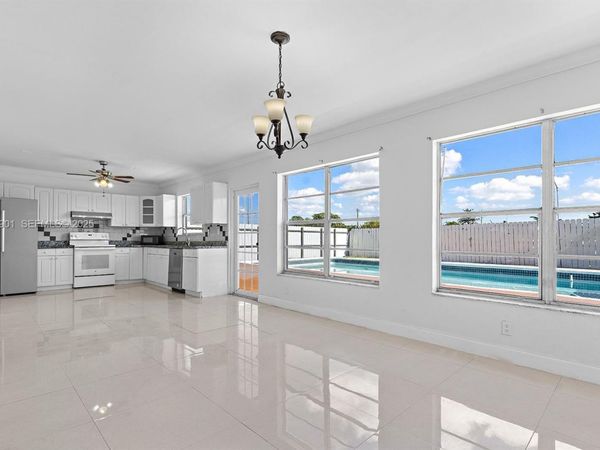 2601 Acapulco Dr, Miramar, FL 33023