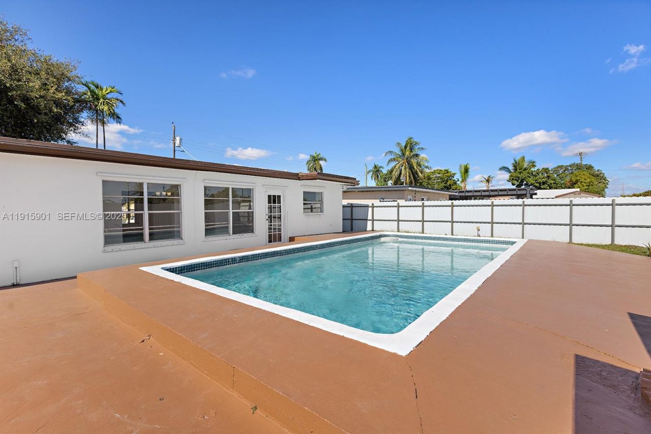 2601 Acapulco Dr, Miramar, FL 33023 Photo