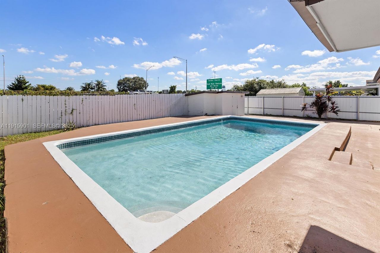 2601 Acapulco Dr, Miramar, FL 33023 Photo