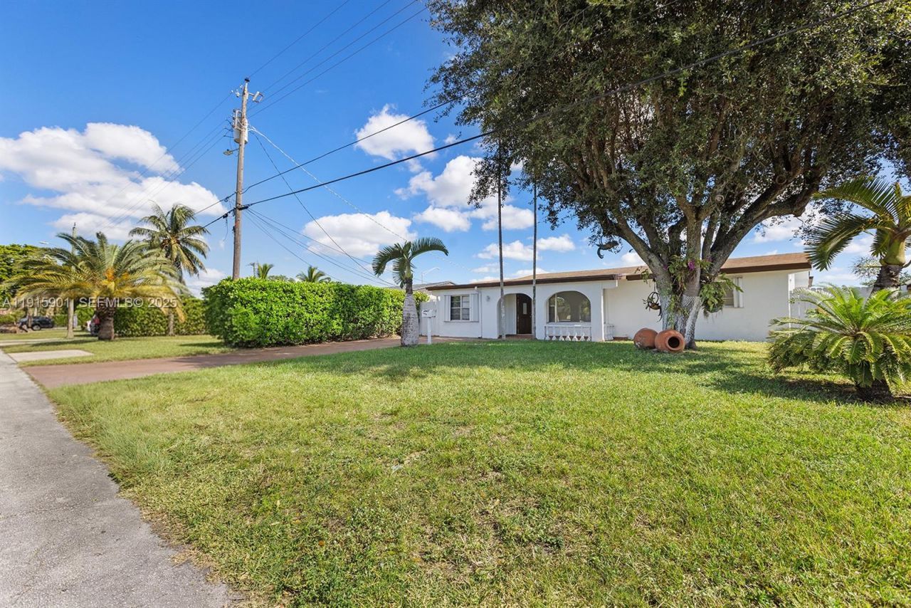 2601 Acapulco Dr, Miramar, FL 33023 Photo