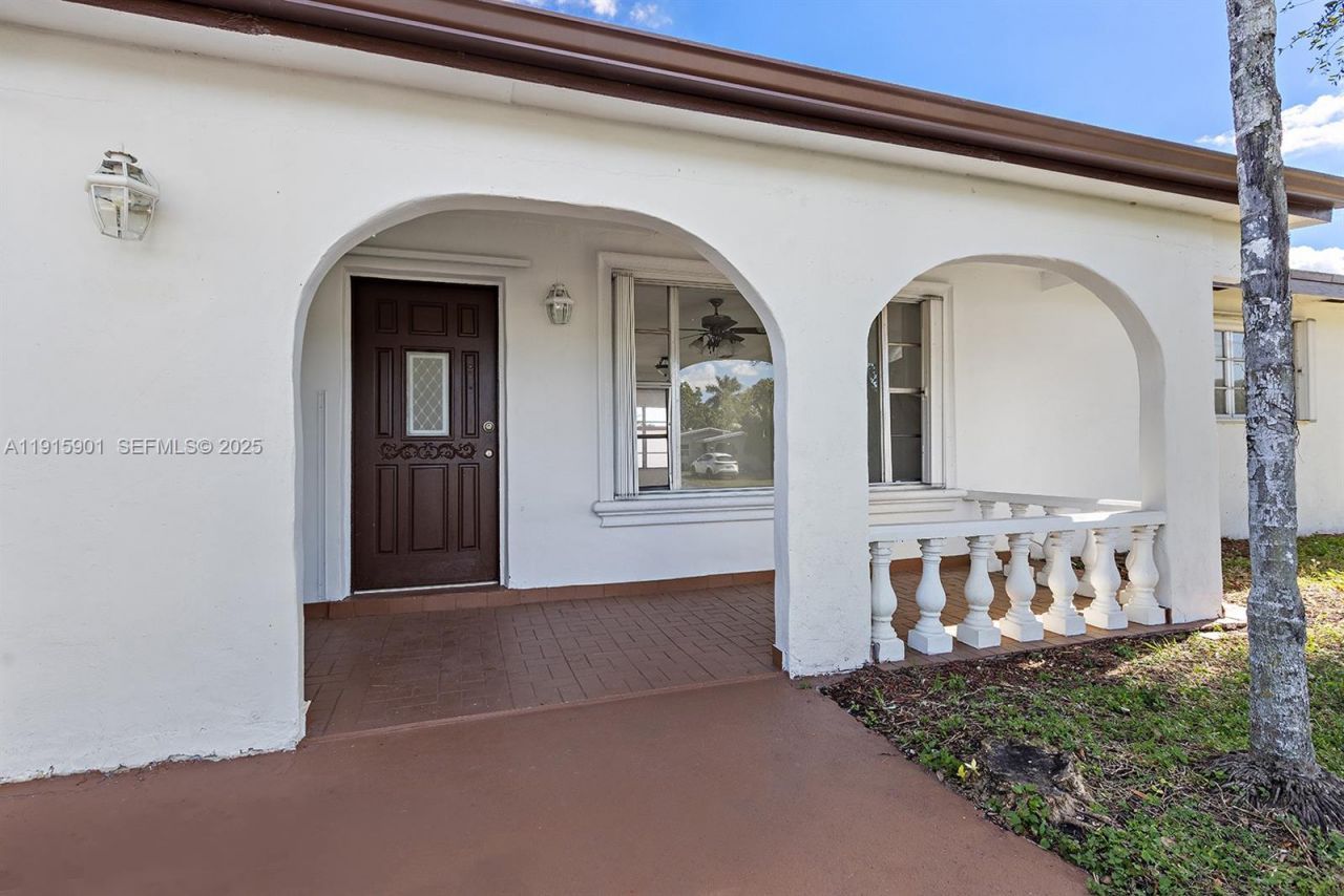 2601 Acapulco Dr, Miramar, FL 33023 Photo