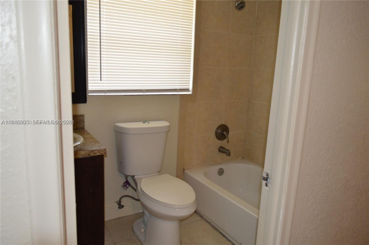 1741 SW 40th Ter, Fort Lauderdale, FL 33317 Photo