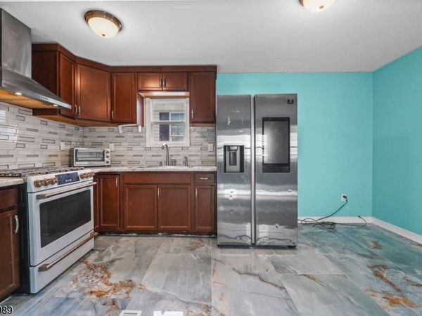 21 Helen, Moonachie, NJ 07074