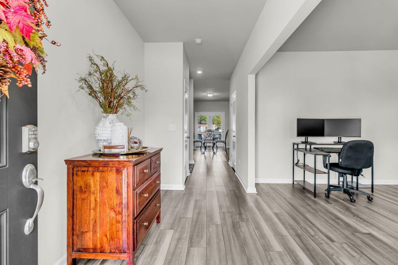 100 Clydesdale Circle Photo 5