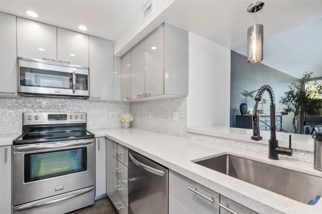 1200 West Ave, Unit 316, Miami Beach, FL 33139 Photo