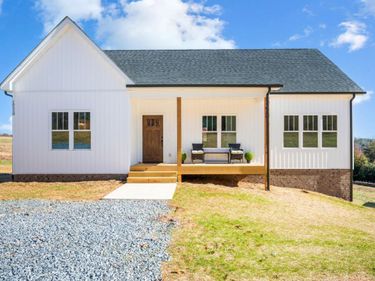 10528 Leesville Road, Lynch Station, VA 24571