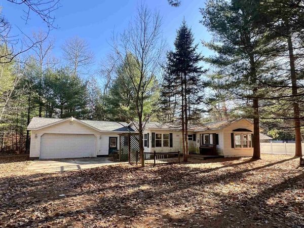 9374 Pine Circle Drive NW, Rapid City, MI 49676