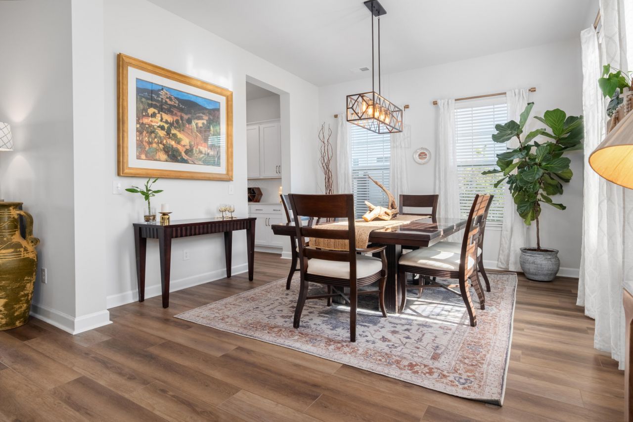 716 Blueway Avenue Photo 8