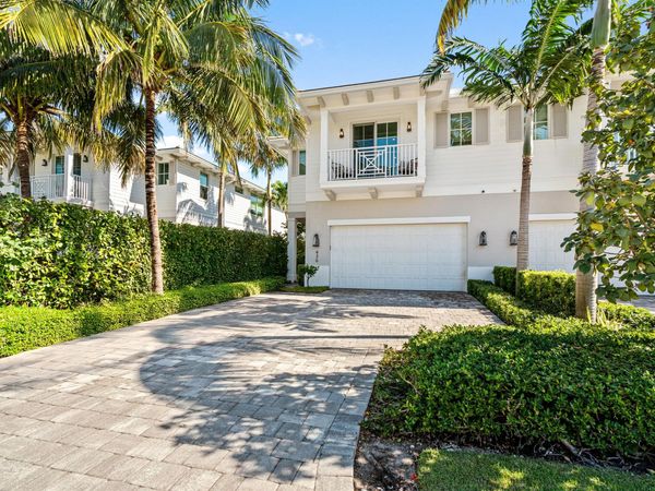 436 NE Wavecrest Way, Boca Raton, FL 33432