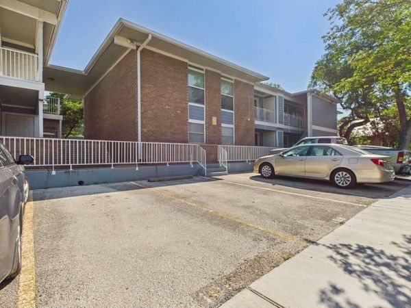 400 W 35th ST, Unit #104, Austin, TX 78705