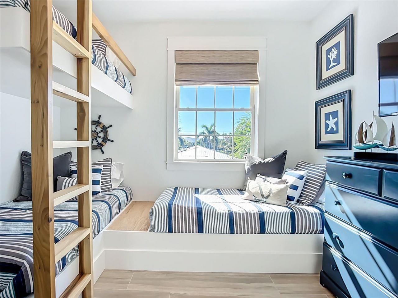 215 64th Street, Holmes Beach, FL 34217 Photo