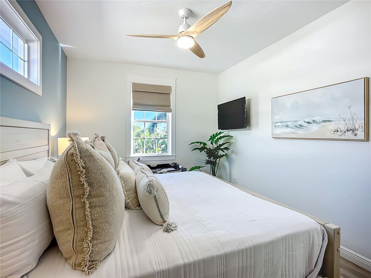 215 64th Street, Holmes Beach, FL 34217 Photo