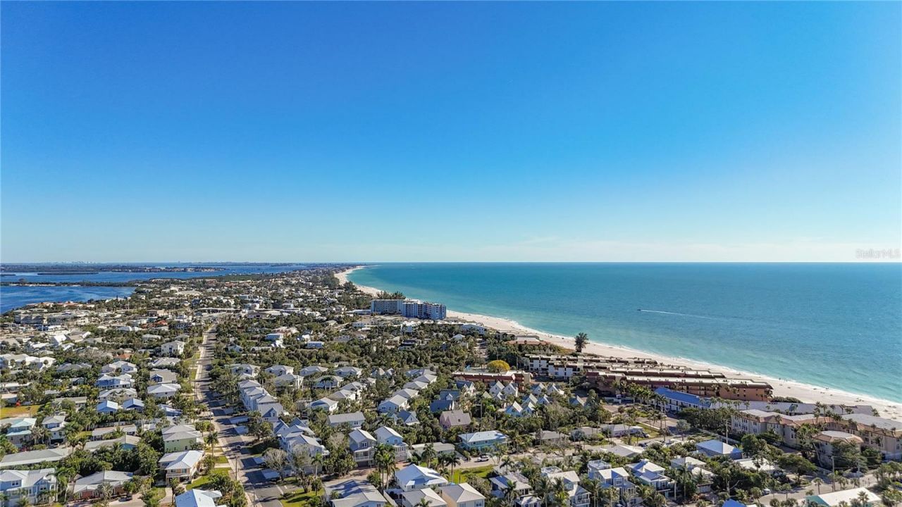 215 64th Street, Holmes Beach, FL 34217 Photo