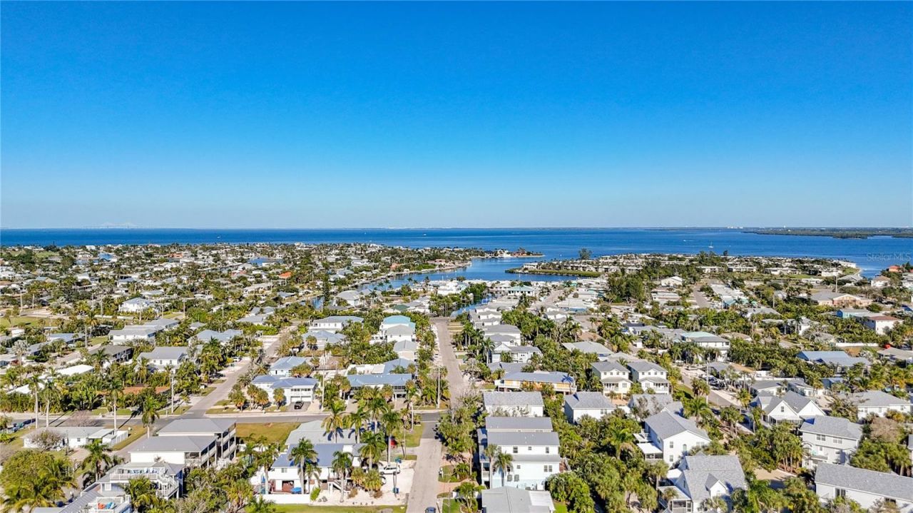 215 64th Street, Holmes Beach, FL 34217 Photo