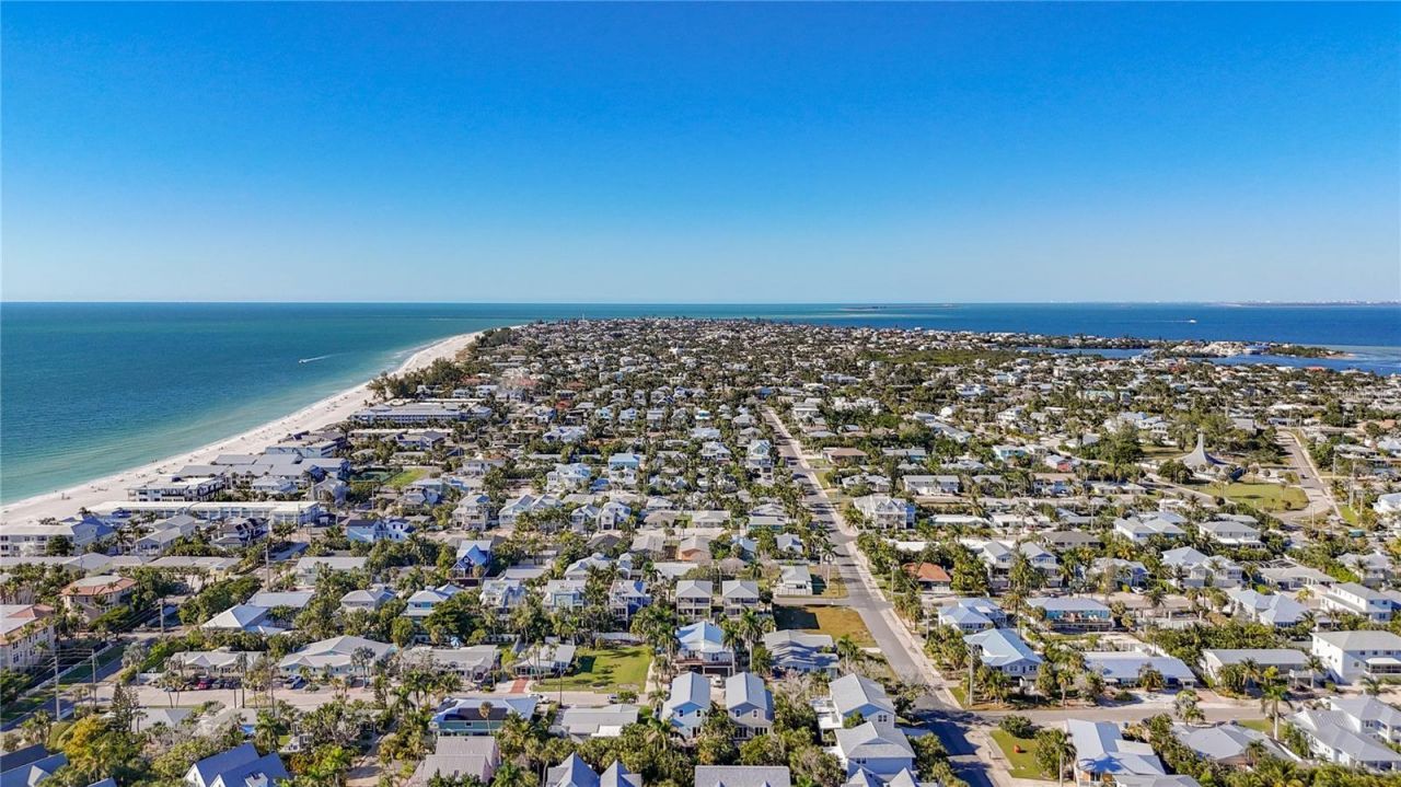 215 64th Street, Holmes Beach, FL 34217 Photo