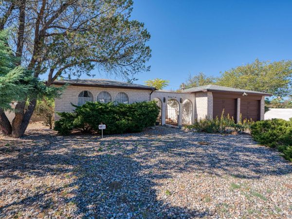 1701 Chelwood Park Boulevard NE, Albuquerque, NM 87112